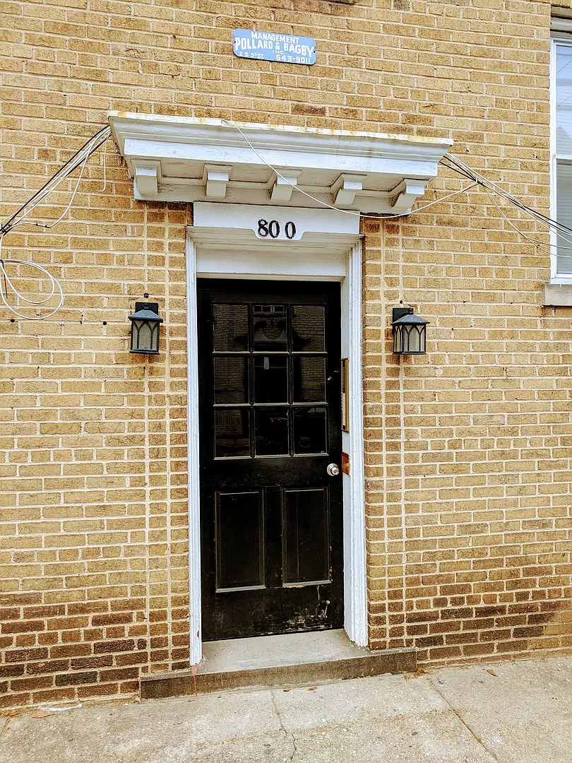 Building Photo - 800 N. Sheppard St.