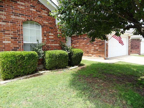 3rd image of 16217 Seminole Dr