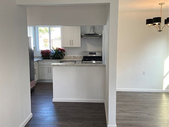 5th image of 11849 Strathern St