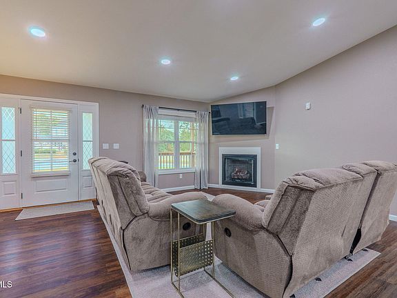 4th image of 356 Woodlawn Ave