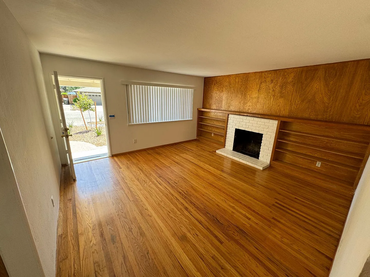 3 Bed / 1 Bath | Del Dayo Duplex Available 08/10/2026 — Photo 3