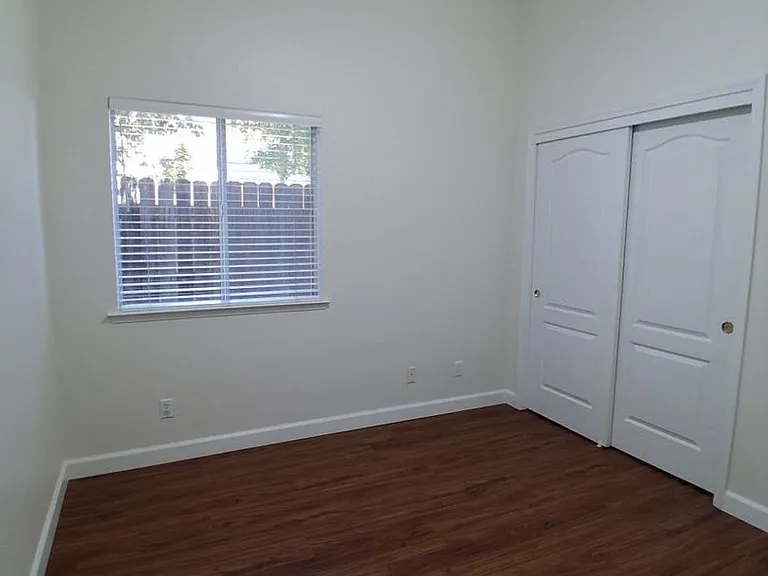 10374 N Sierra Vista Ave — Photo 12