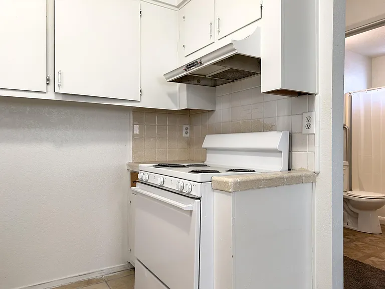 Evergreen Park Apartments — Photo 7