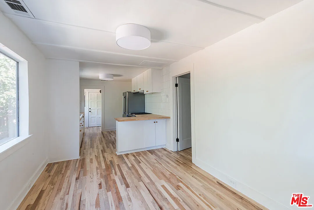2 bed, 1.0 bath, 800 sqft, $4,700 — Photo 2