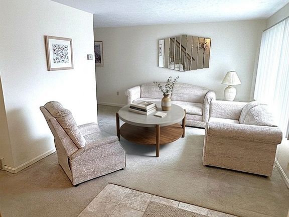 3rd image of 1707 Irving Rd Unit 1707