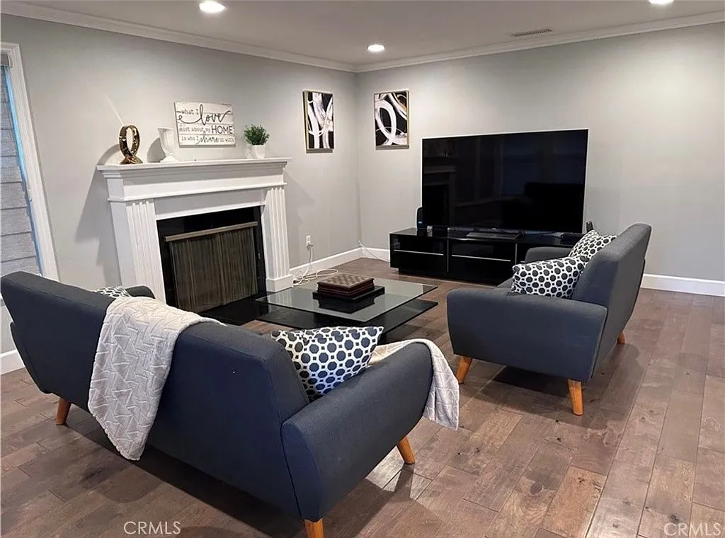 4 bed, 2467 sqft, $7,500 — Photo 3