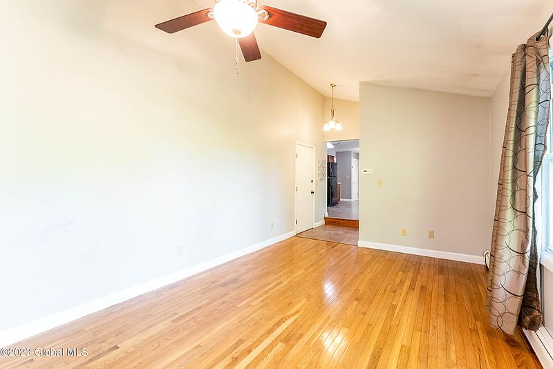 5th image of 25 Brookline Drive