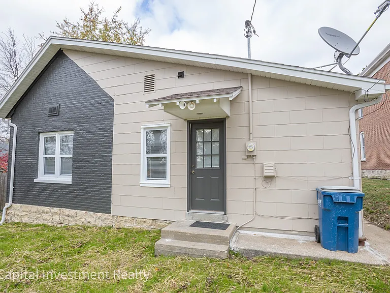1120 E McCarty St — Photo 24