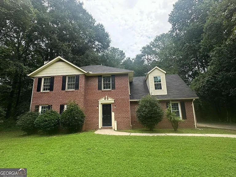40 Lake Ct — Photo 1