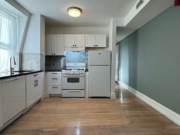 3rd image of 423 S 51st St Floor 3