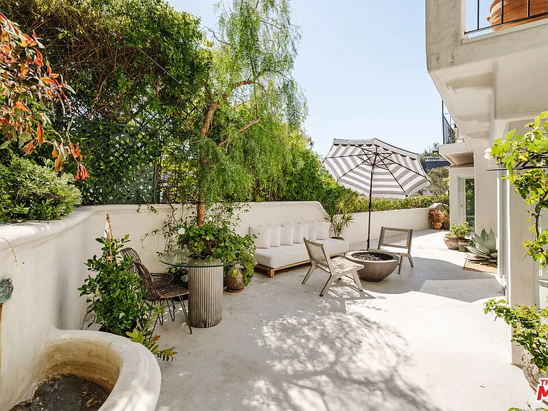 8706 Sunset Plaza Pl — Photo 33
