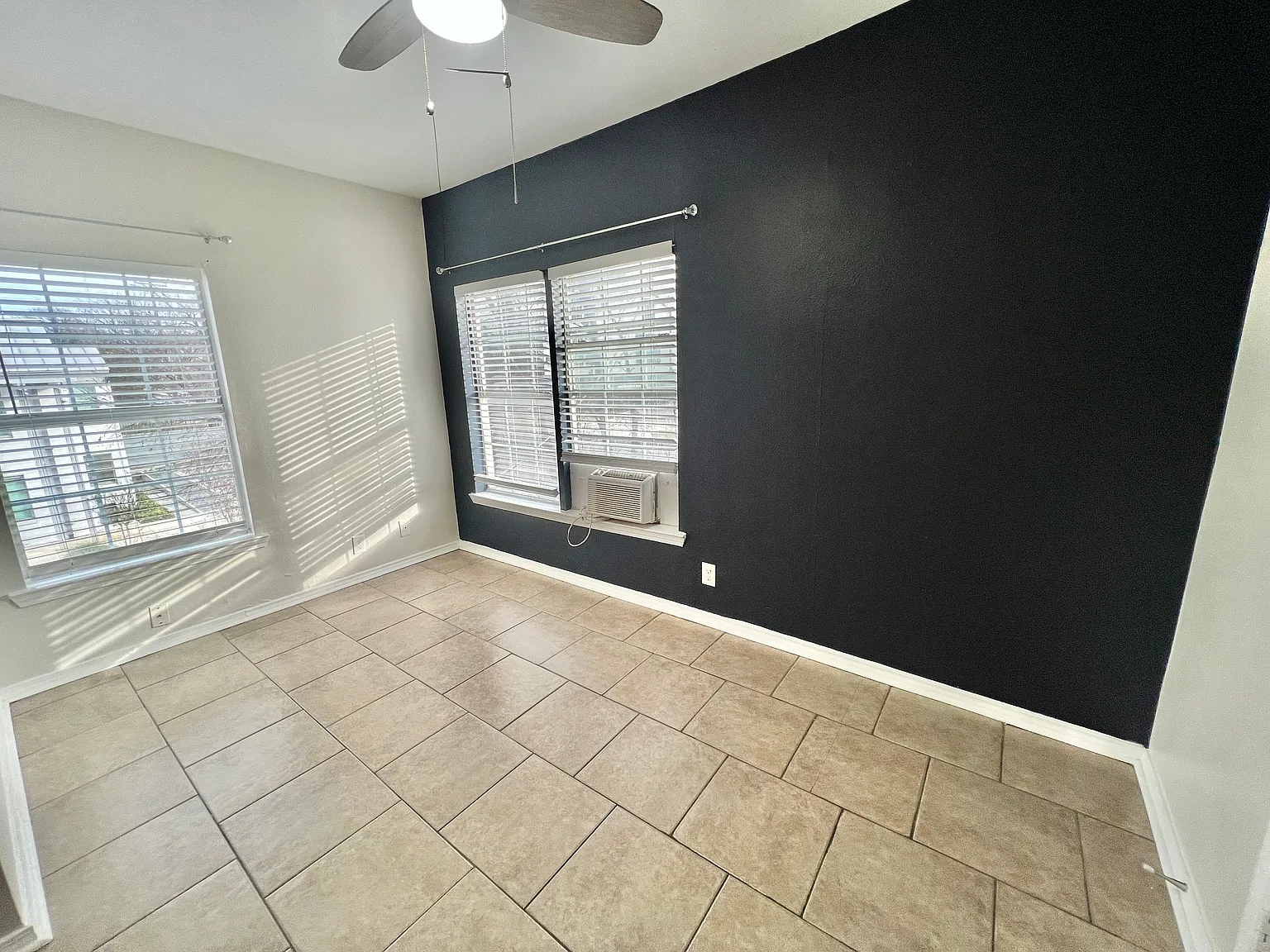 507 N Lancaster Ave — Photo 2