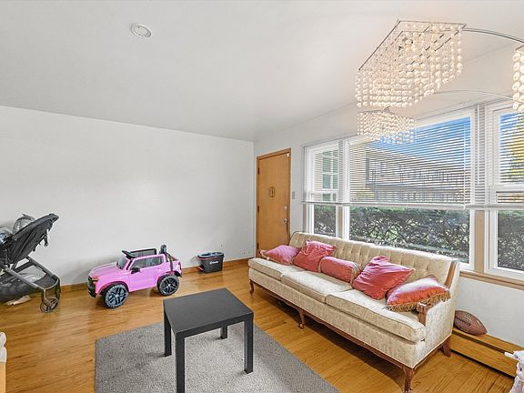 5th image of 19 King Arthur Ct APT 5