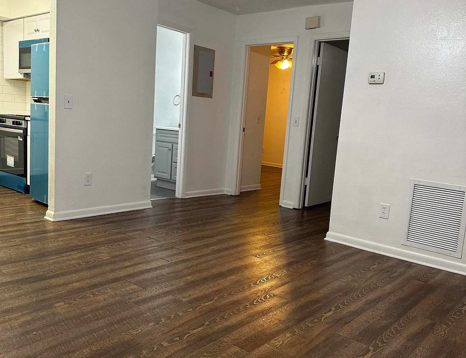 2 bed, 1.0 bath, 1350 sqft, $1,550 — Photo 2