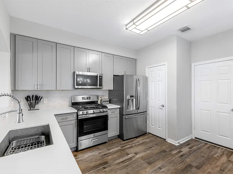 1413 Highway 146 S — Photo 10