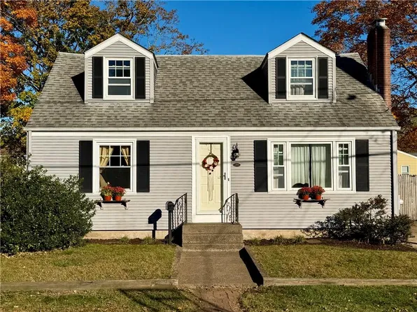 209 Woodbury St, Pawtucket, RI 02861