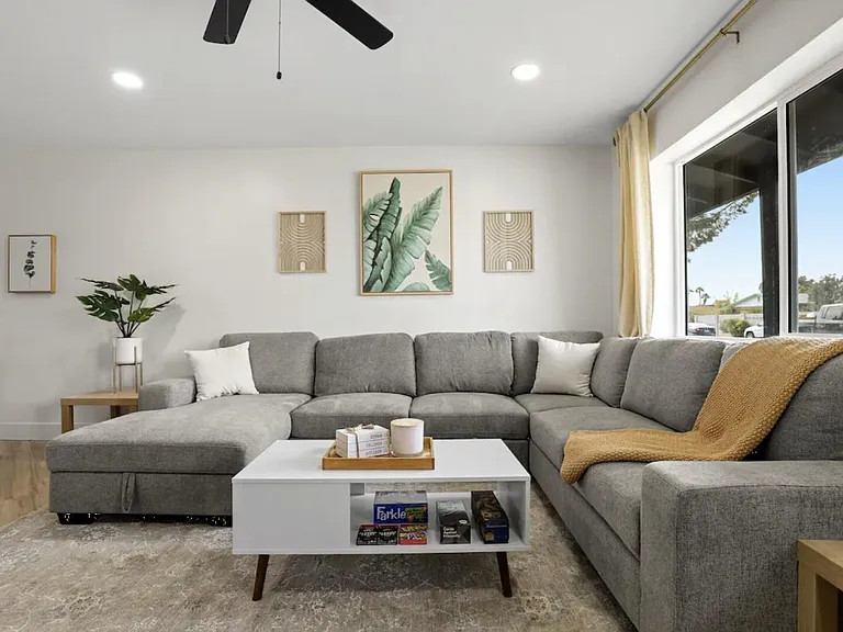 2241 N Sunset Dr — Photo 4