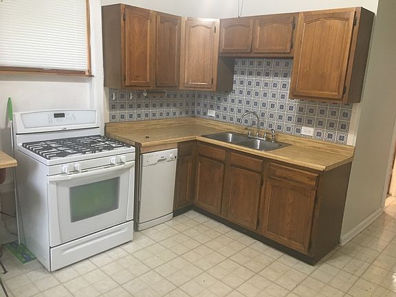 3rd image of 3717 N Kenmore Ave