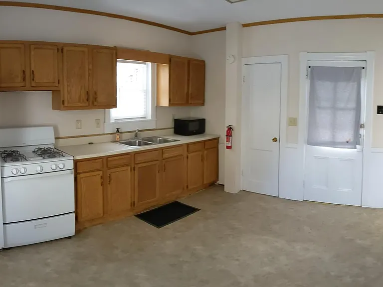 107 S Elmira St #1 — Photo 8