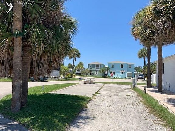4th image of 2040 Nettles Blvd