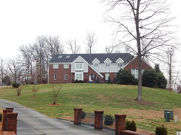 2nd image of 813 Oakwood Ave