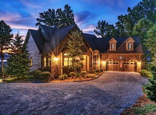 445 Featherstone Dr, Franklin, NC 28734