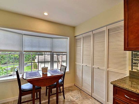 5th image of 101 Shores Dr #8W