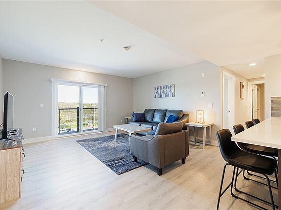 4th image of 205 Lakeshore Dr #412