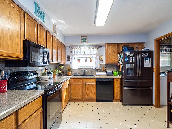 3rd image of 6660 Rolling Glen Dr