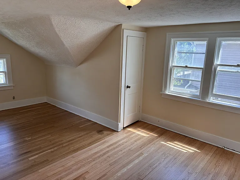 2752 N 47th Ave — Photo 10