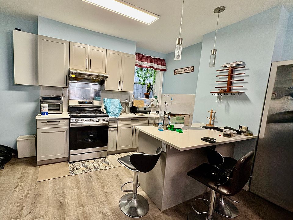 2nd image of 2505 Avenue U #2