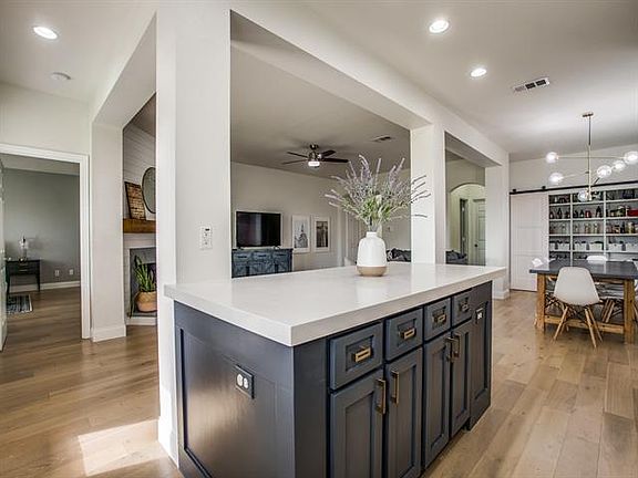 3rd image of 403 Driftwood Ct
