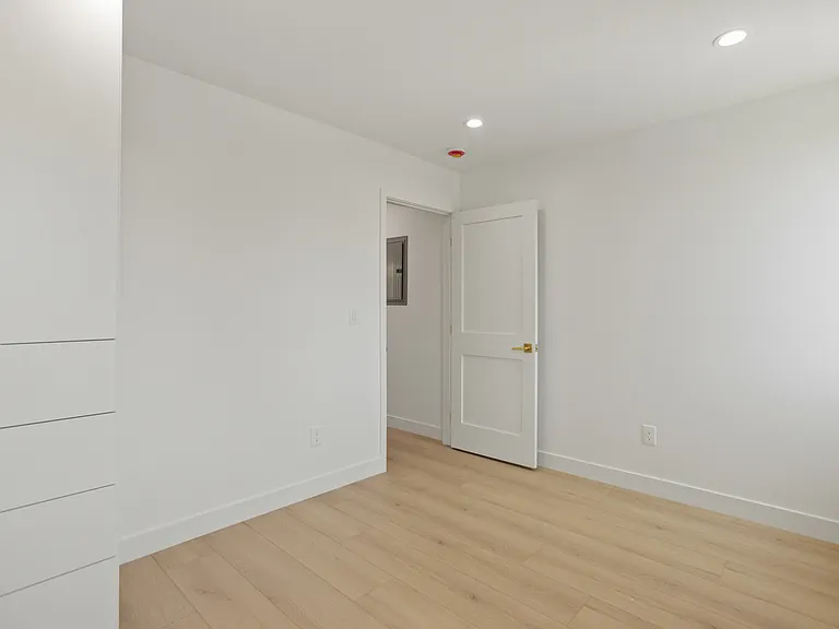 11504 Valjean Ave — Photo 10