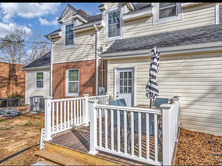 2580 Club Dr — Photo 2