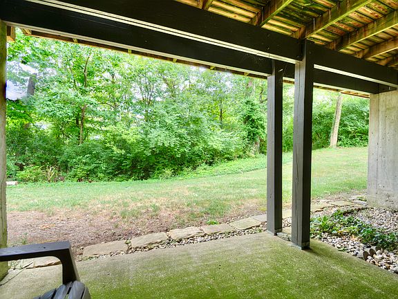 4th image of 910 Wilderness Hill Ct