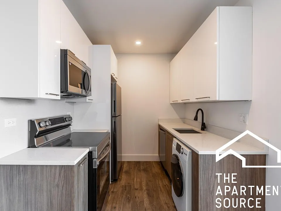 941 W Carmen Ave #105