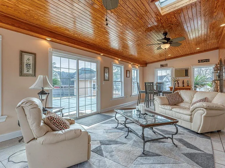 109 Swan Dr — Photo 13