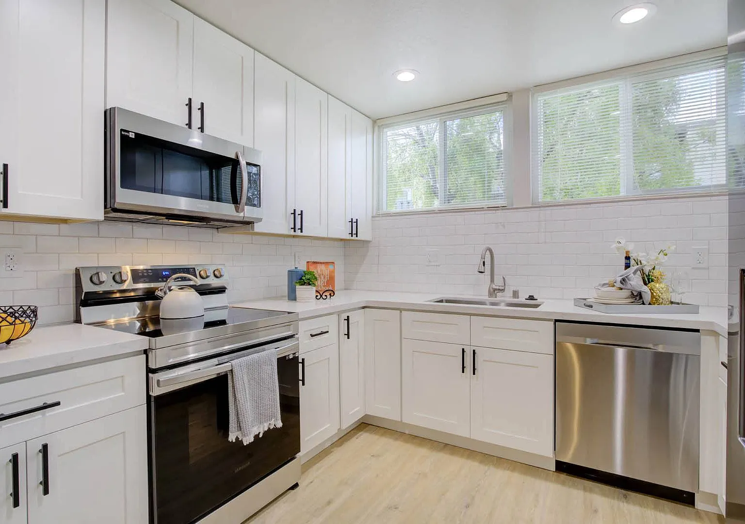 Crestview Apartments — Photo 1