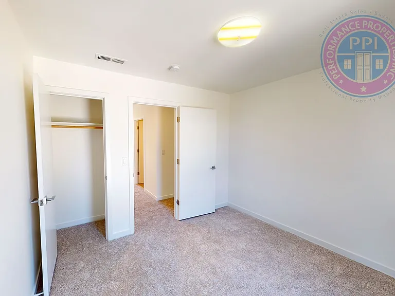 1010 SE 42nd Ave #&-4204 — Photo 14