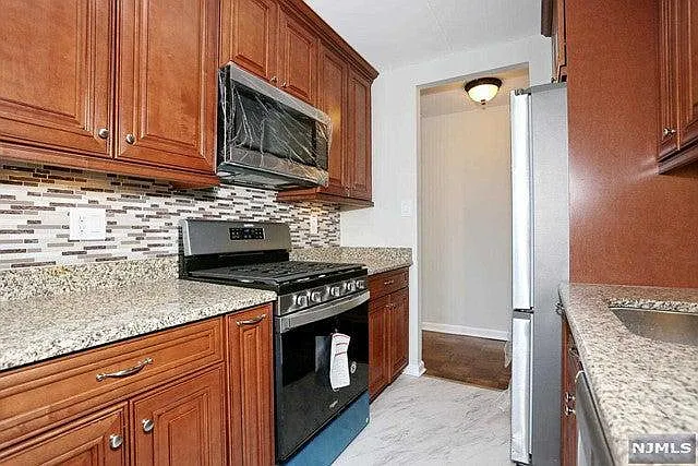 25 Jefferson St #6D — Photo 7
