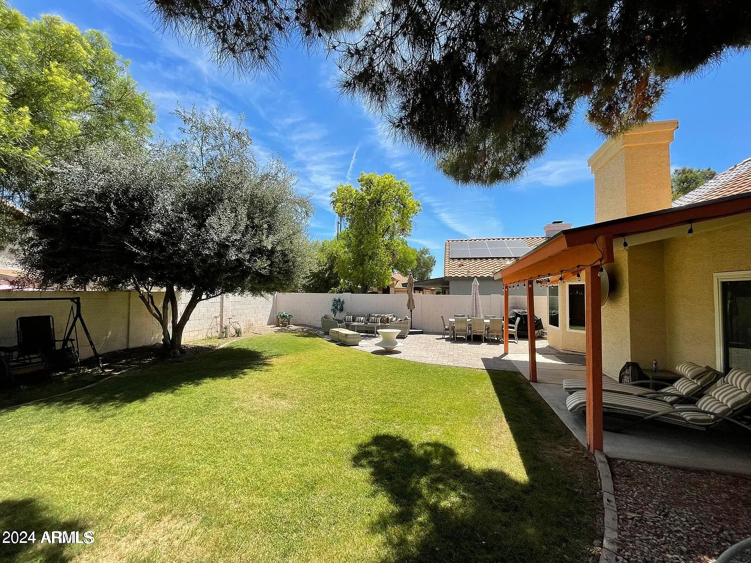 3 bed, 2.5 bath, 1952 sqft, $2,995 — Photo 2