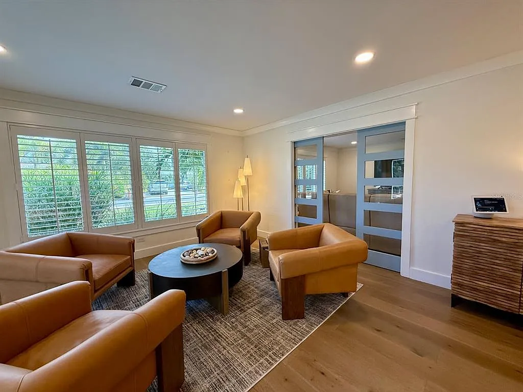 3 bed, 3.0 bath, 2247 sqft, $5,950 — Photo 4