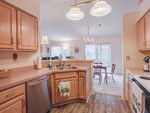 5th image of 2103 Clareglen Ct Unit 302