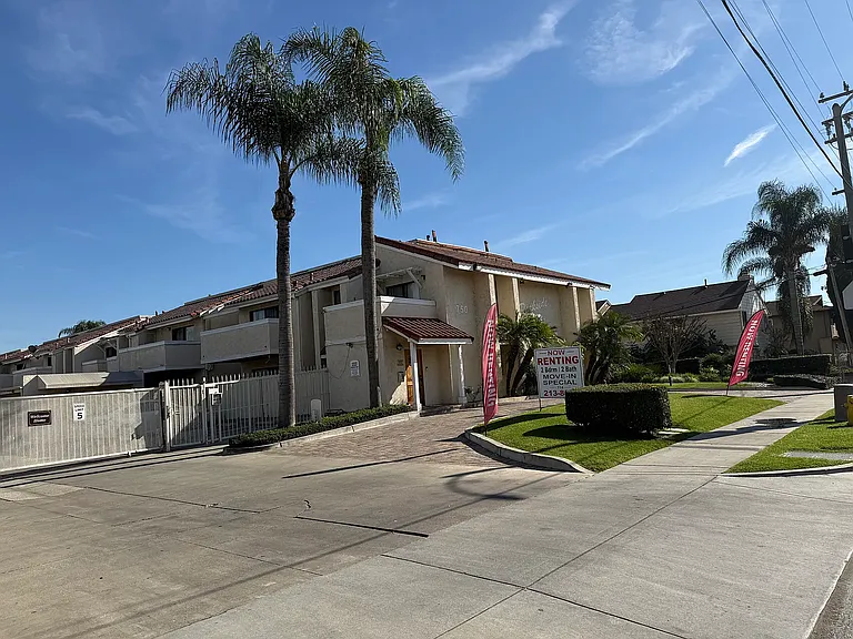 750 S Highland Ave #O — Photo 1