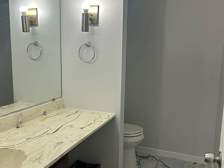 2081 Babcock Dr — Photo 10