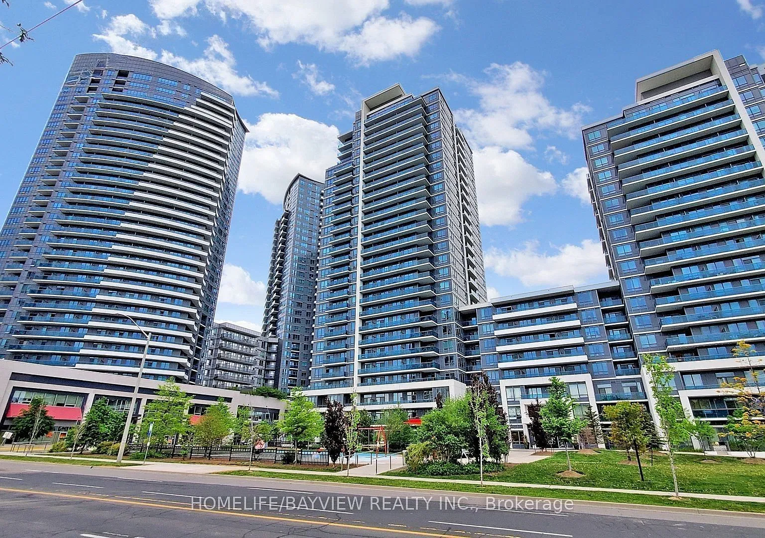 7171 Yonge St — Photo 1