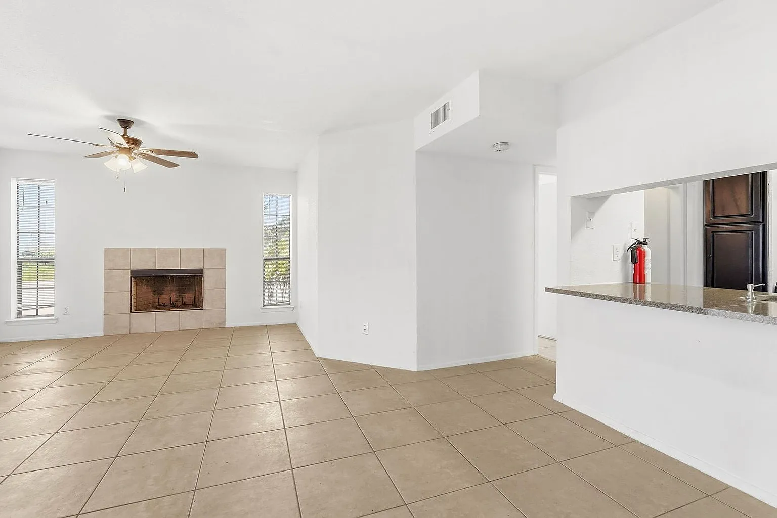 2 bed, 1.0 bath, 870 sqft, $1,175 — Photo 4