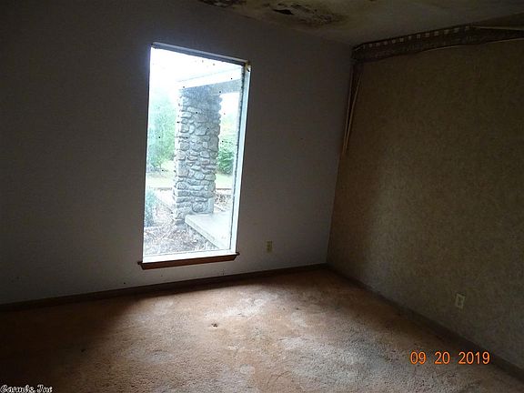 5th image of 17209 Macarthur Dr