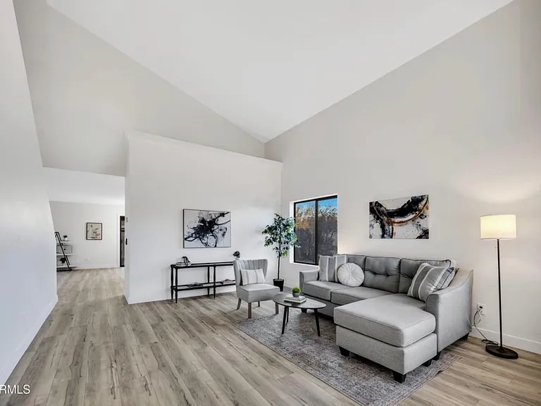 3702 W Naomi Ln — Photo 3