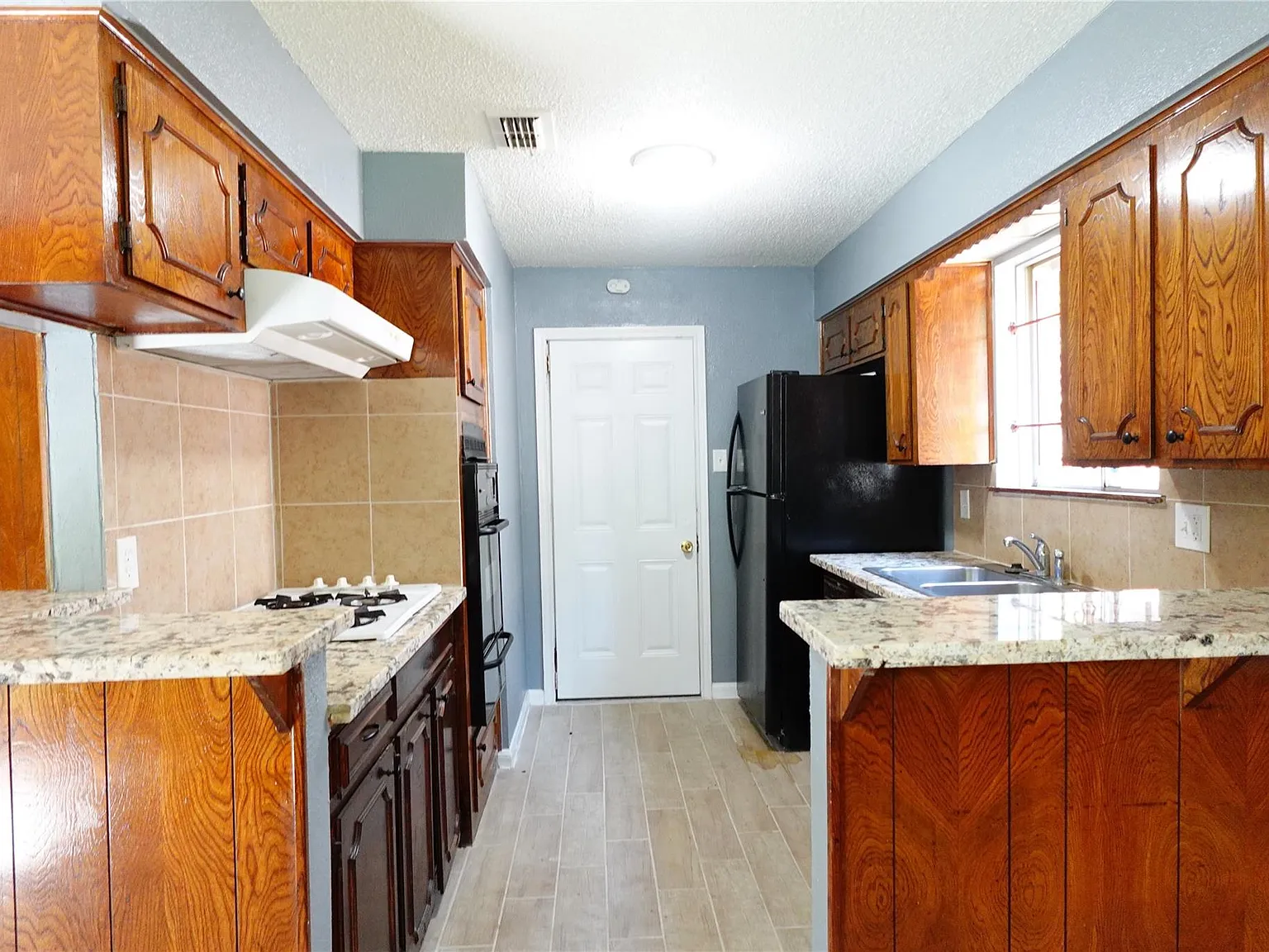 3 bed, 1.5 bath, 1424 sqft, $1,550 — Photo 3